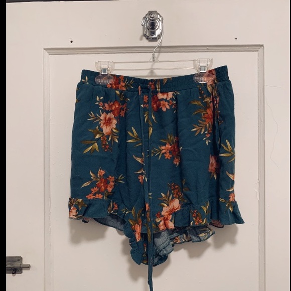 American Eagle Soft Stretchy Floral Shorts - Picture 2 of 3